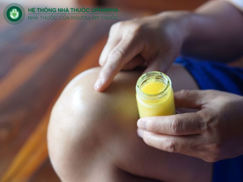 Xoa bóp ngoài da bằng dầu thầu dầu