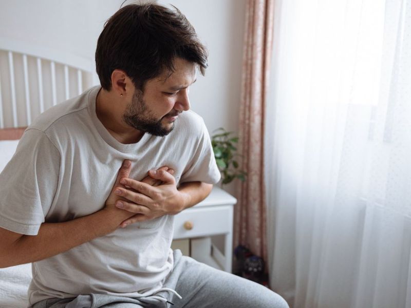 đau ngực là triệu chứng gây viêm phế quản phổi