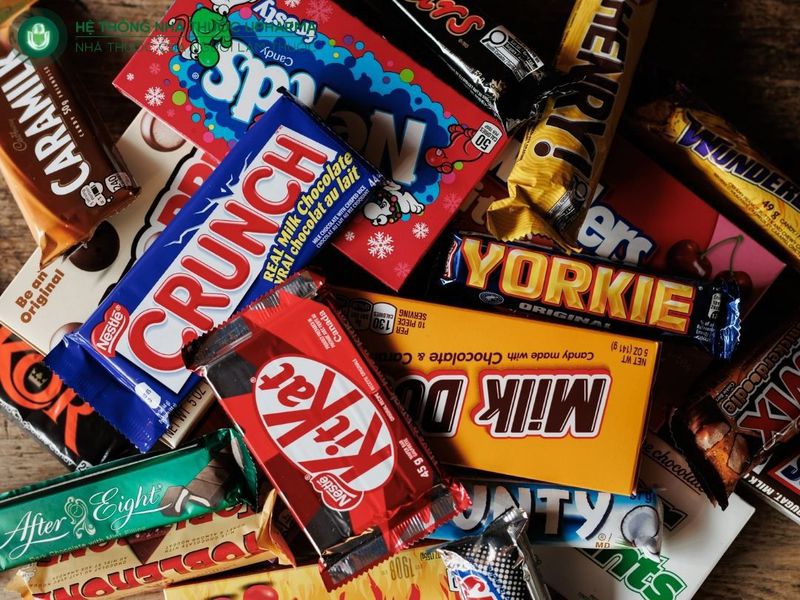 đau xương khớp không nên ăn bánh kẹo