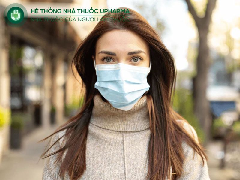 Đeo khẩu trang khi tiếp xúc với tác nhân gây bệnh