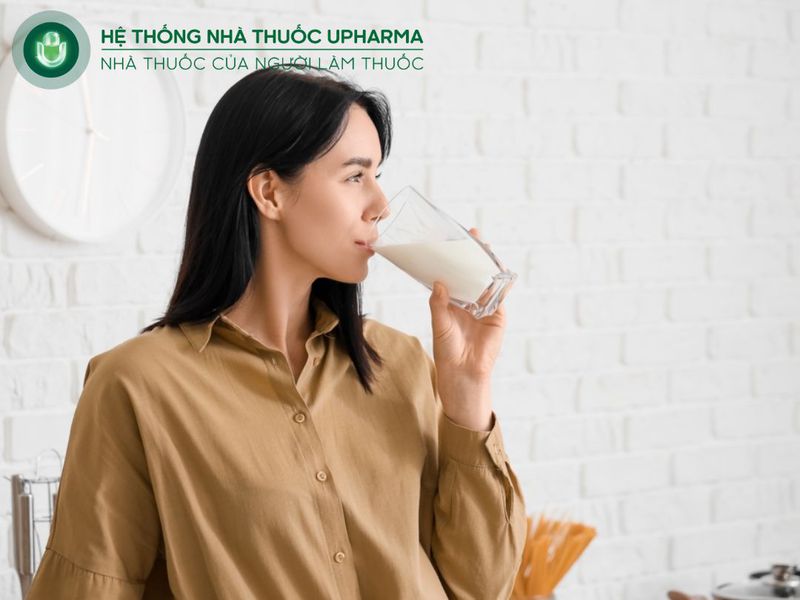 hạ canxi máu nên uống sữa