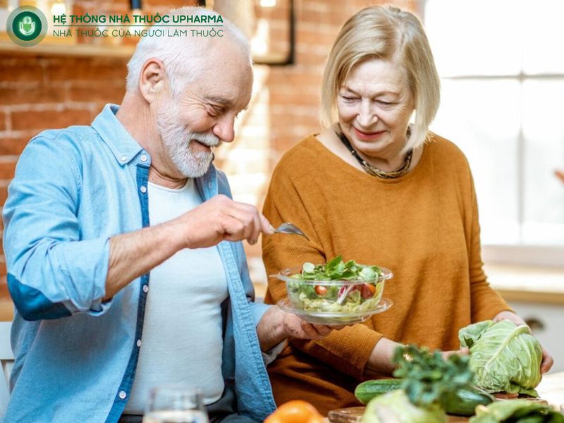 người già bị loãng xương nên ăn gì