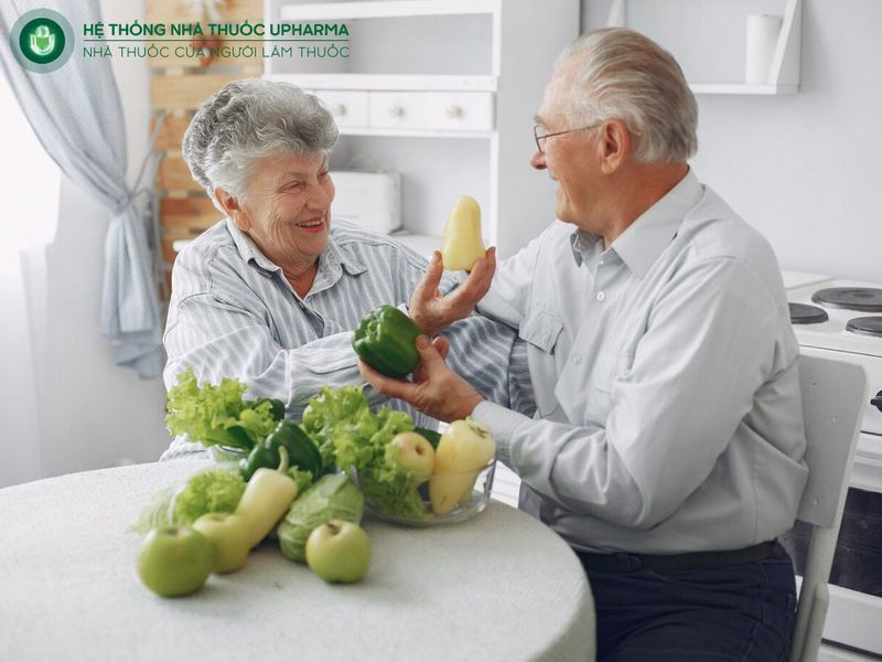 người già bị loãng xương nên ăn thực phẩm giàu canxi