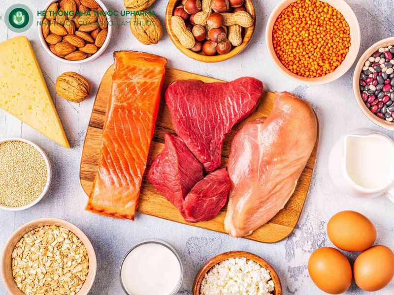 ăn thực phẩm giàu protein tốt cho người già loãng xương