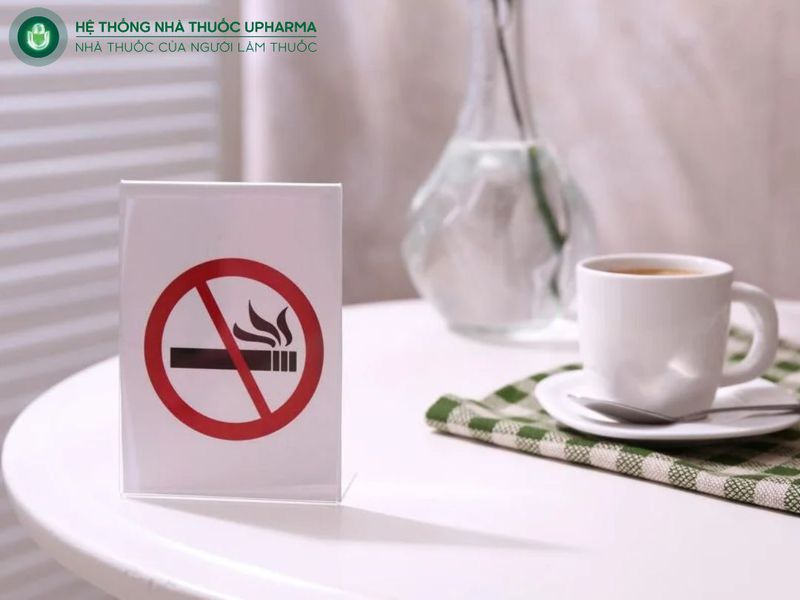 người già bị loãng xương kiêng ăn cafe