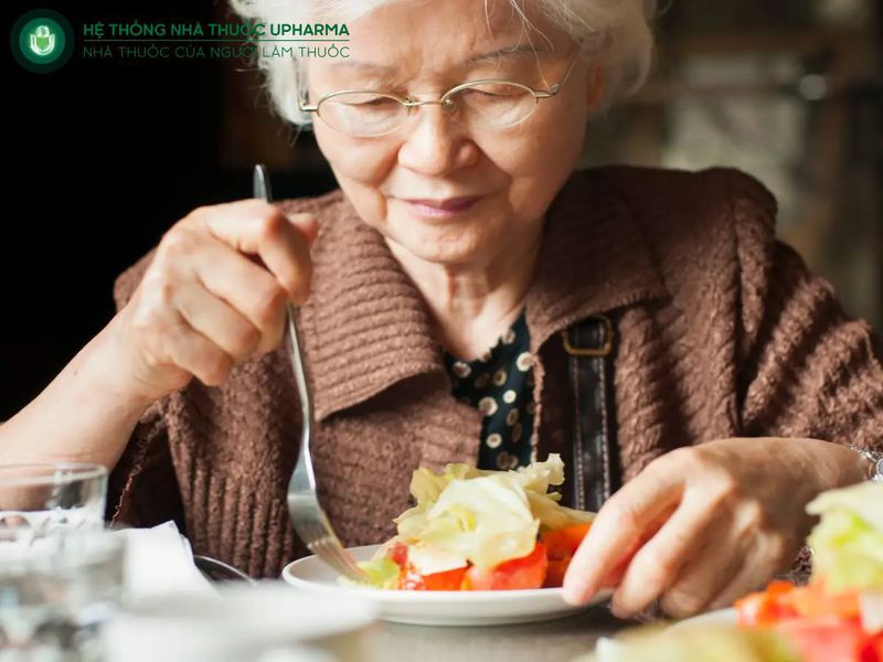 lưu ý cho người già bị loãng xương