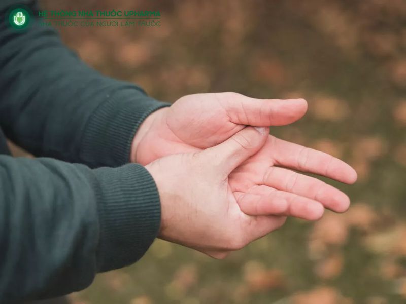 run tay do thiếu canxi