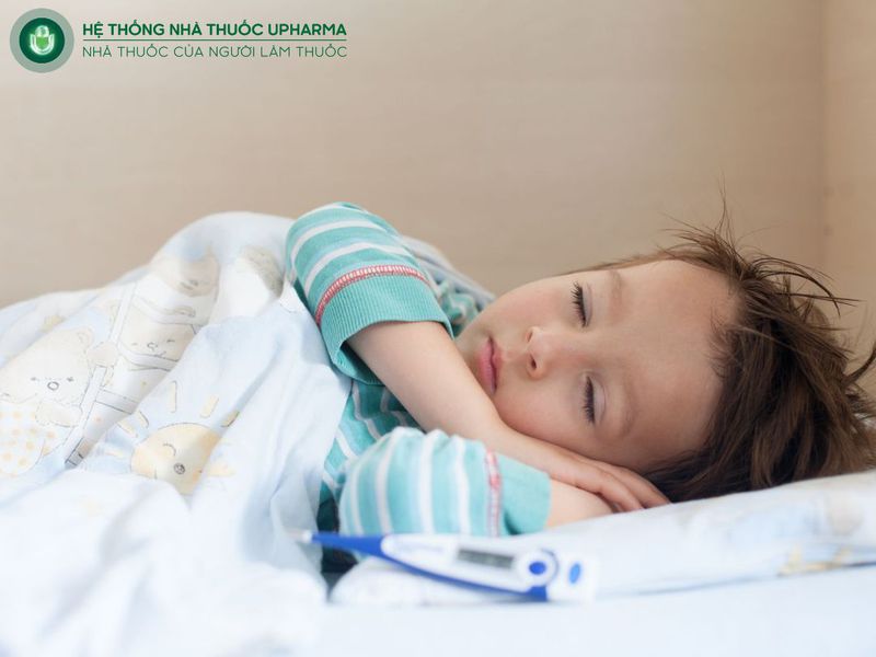 dấu hiệu bé bị ho và nôn về đêm cần đưa đi khám