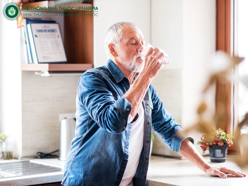 uống đủ nươc mỗi ngày